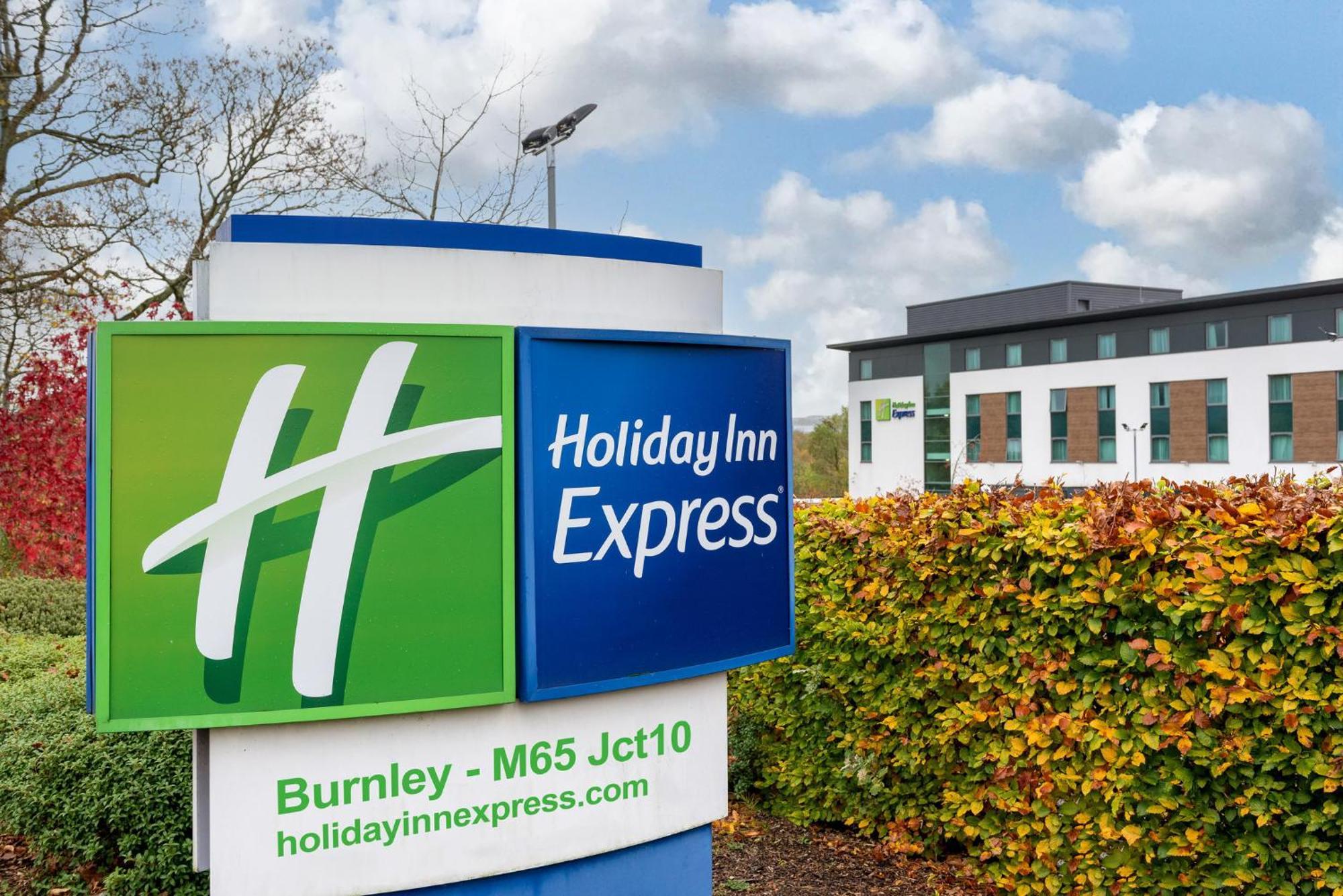 Holiday Inn Express Burnley M65 Jct 10, An Ihg Hotel Exterior photo